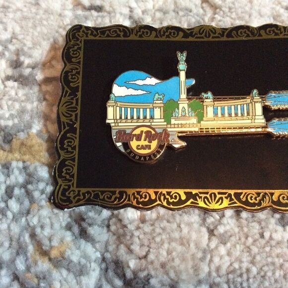HARD ROCK CAFE BUDAPEST DOUBLE NECK GUITAR PIN! - Picture 2 of 3